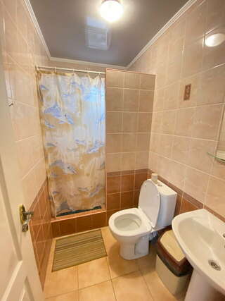 Гостевой дом У Чижика Севастополь Стандартный четырехместный номер-4