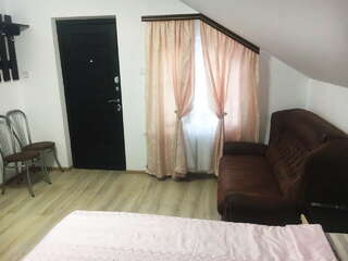 Гостевой дом У Чижика Севастополь Номер комфорт 3-х местный с мини-кухней-4