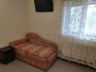 Гостевой дом У Чижика Севастополь стандартный семейный 4-х местный номер с кухней-4