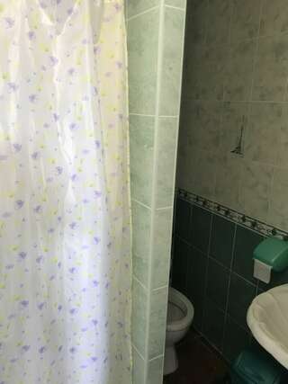 Гостевой дом У Чижика Севастополь 3-х комнатный стандарт 6-ти местный-7