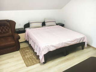 Гостевой дом У Чижика Севастополь Номер комфорт 3-х местный с мини-кухней-1