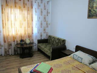 Гостевой дом У Чижика Севастополь 3-х местный полулюкс-1