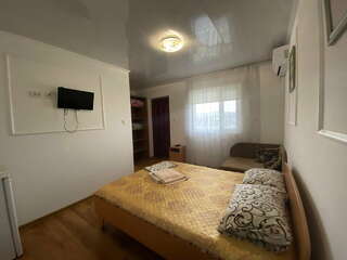 Гостевой дом У Чижика Севастополь Стандартный четырехместный номер-5