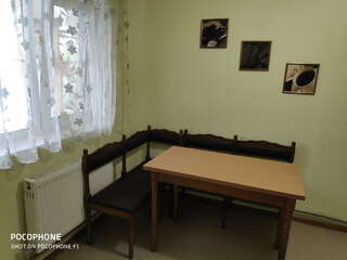 Гостевой дом У Чижика Севастополь стандартный семейный 4-х местный номер с кухней-1