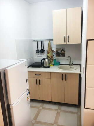 Гостевой дом У Чижика Севастополь Номер комфорт 3-х местный с мини-кухней-2