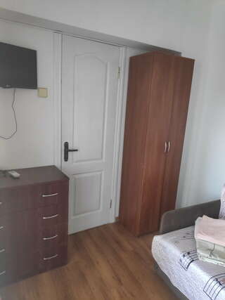 Гостевой дом У Чижика Севастополь Стандартный 2-х местный номер с диваном-3