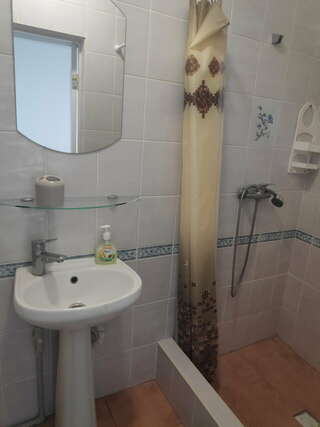 Гостевой дом У Чижика Севастополь Стандартный 2-х местный номер с диваном-5