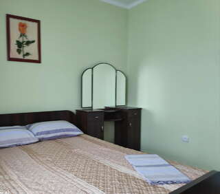 Гостевой дом У Чижика Севастополь Двухкомнатный полулюкс с кухней-1