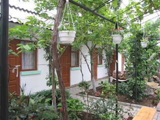 Гостевой дом У Чижика Севастополь Двухместный номер с 2 отдельными кроватями и общей ванной комнатой-6