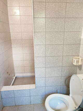 Гостевой дом У Чижика Севастополь Двухместный номер с 2 отдельными кроватями и общей ванной комнатой-5