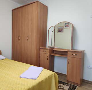 Гостевой дом У Чижика Севастополь Двухкомнатный полулюкс с кухней-4